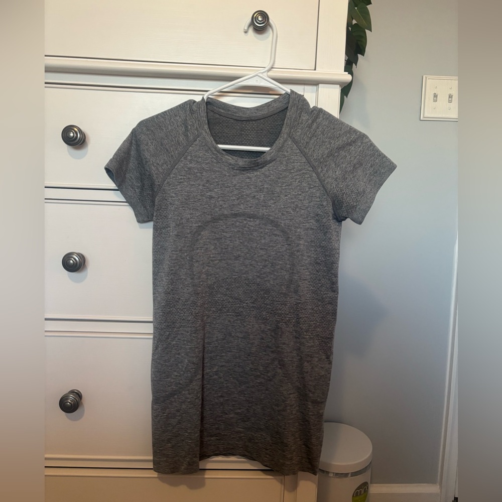 lululemon athletica Gray Short Sleeve Tee